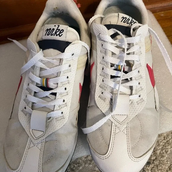 Nike Women Tennis Shoes - Picture 7 of 11